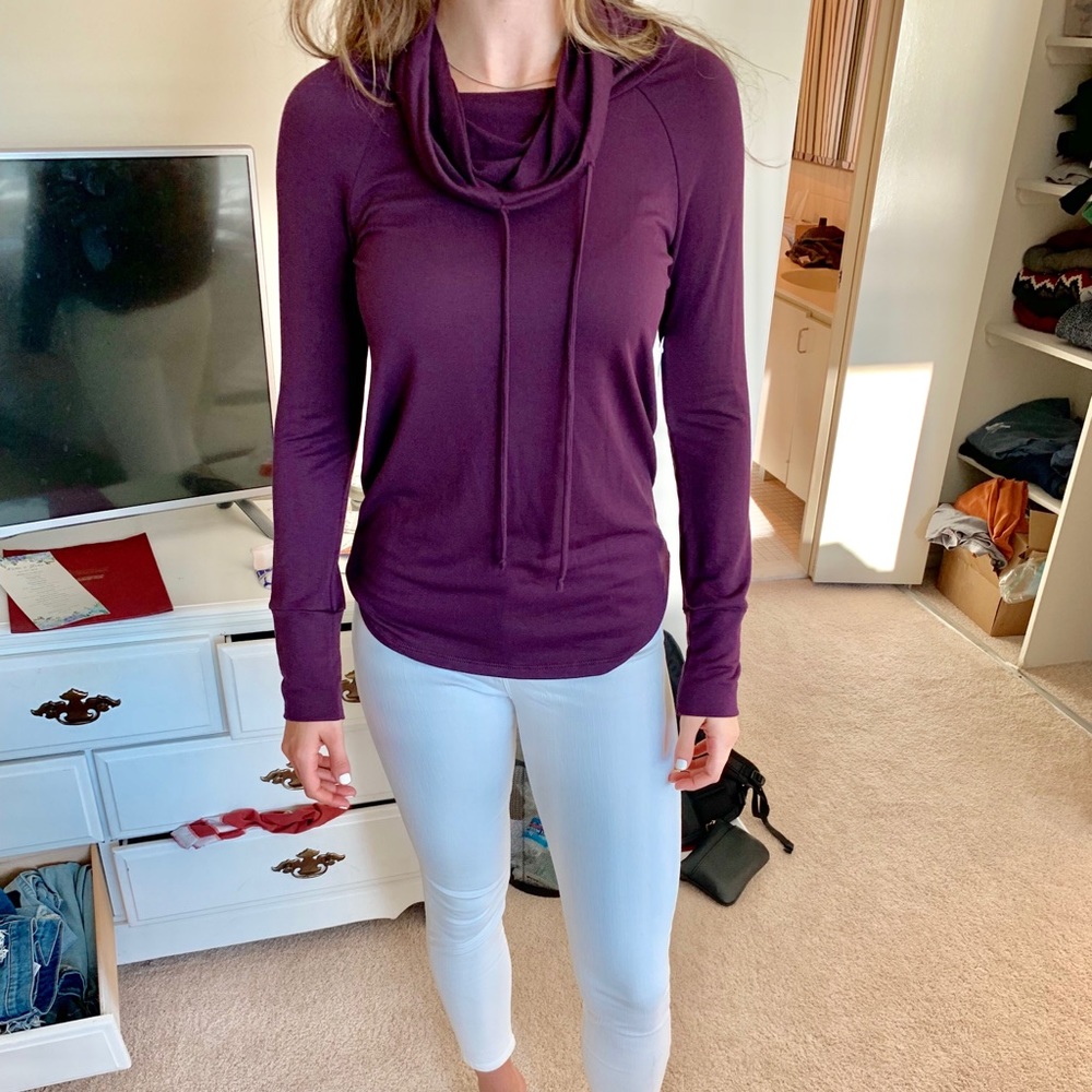 Chic hoodie! Extremely flattering and comfy!